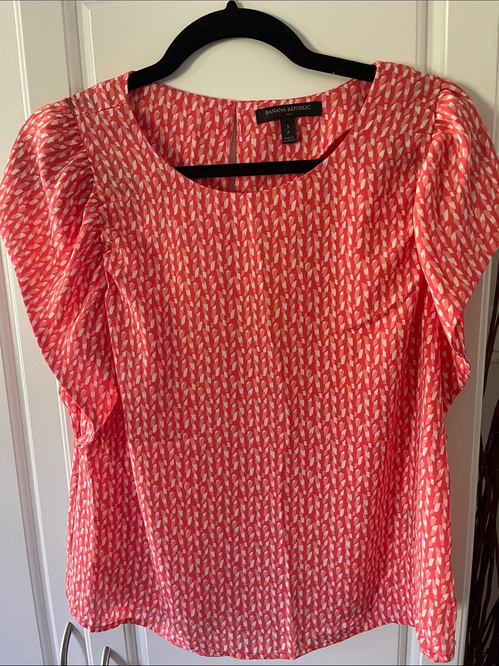 Banana Republic Coral and White Printed Short-Sleeve Blouse